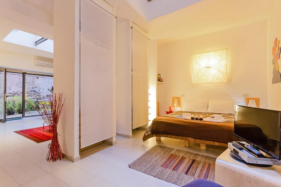 Photo of the whole room, Decorative detail, Bedroom