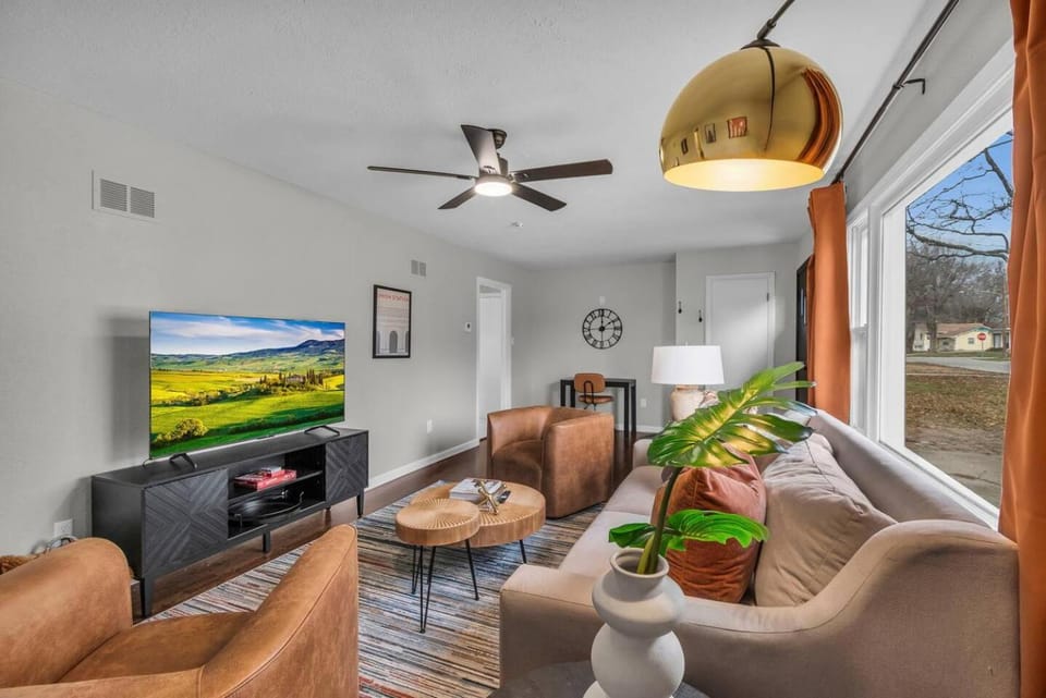 World Cup Stay | 3BR Ranch | 20 Min to Arrowhead House in Blue Springs