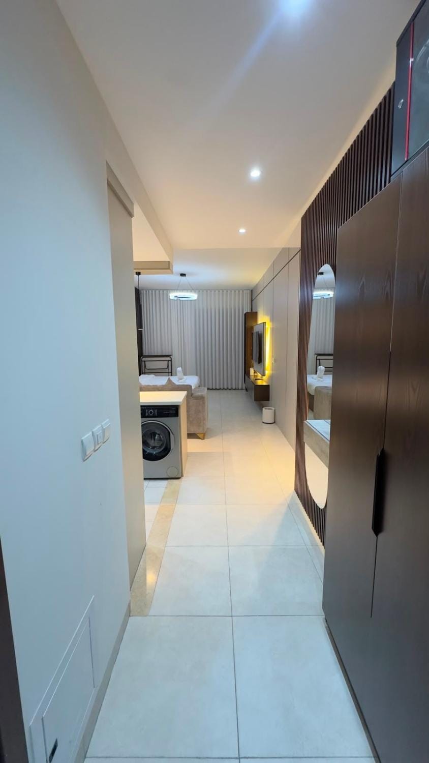 Kitchen or kitchenette, minibar