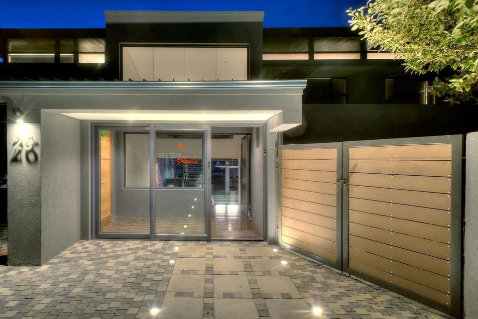 Facade/entrance, On site, Area and facilities