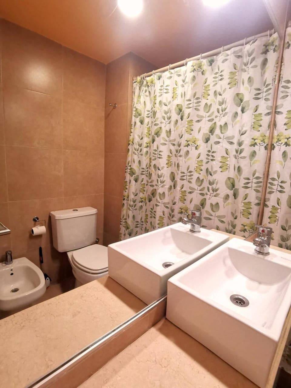 Shower, Toilet, Bathroom, Bath, bidet, towels