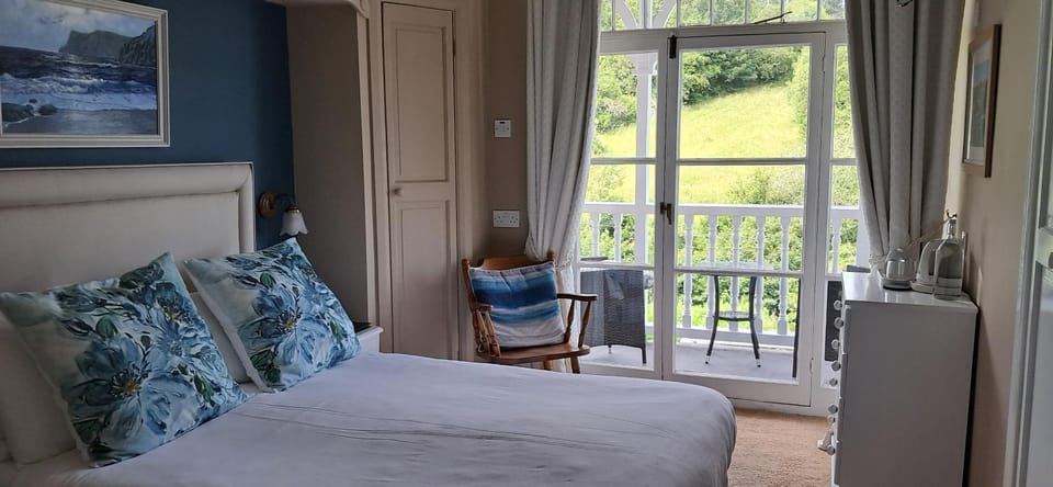 The Poplars Guest House Bed and Breakfast in North Devon District