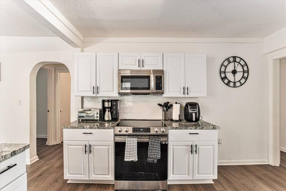 World Cup Stay | 3BR home | 24 Min to Arrowhead House in Lees Summit