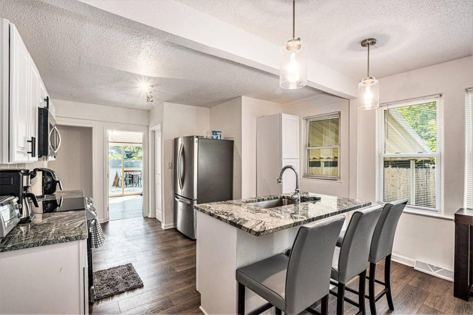 World Cup Stay | 3BR home | 24 Min to Arrowhead House in Lees Summit