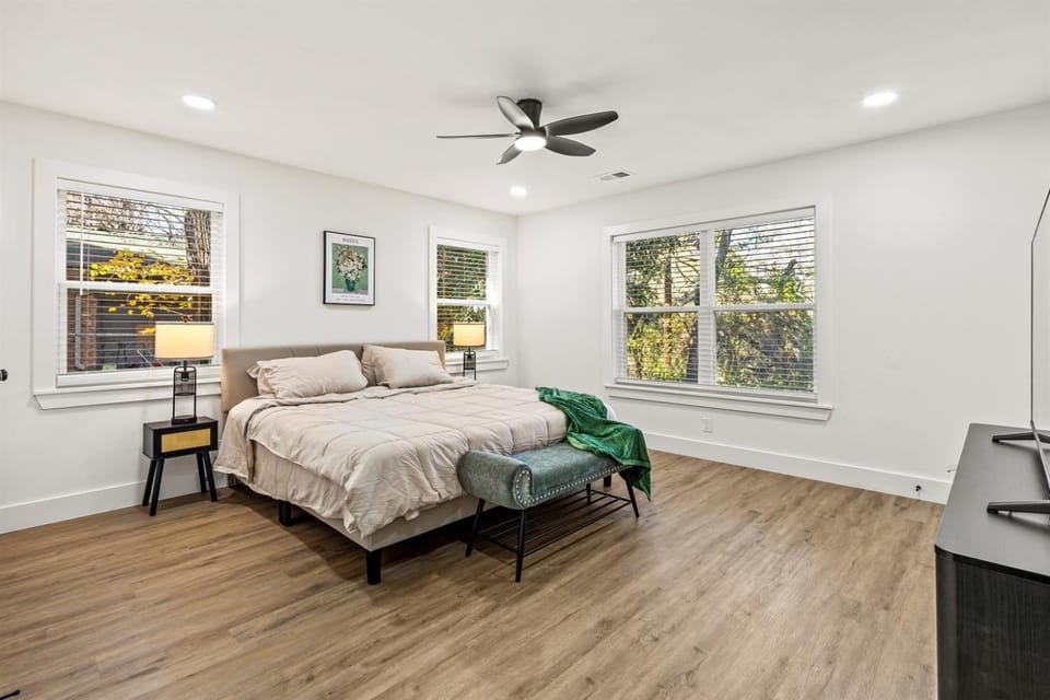 Serene 4BR w Open Layout Close to Galleria & DFW House in Farmers Branch