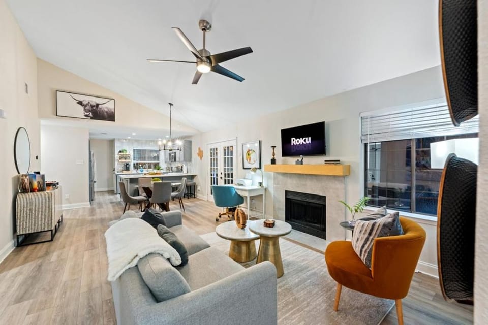 Gig Speed Internet, Private Hot Tub, near DFW and major highways House in Lewisville