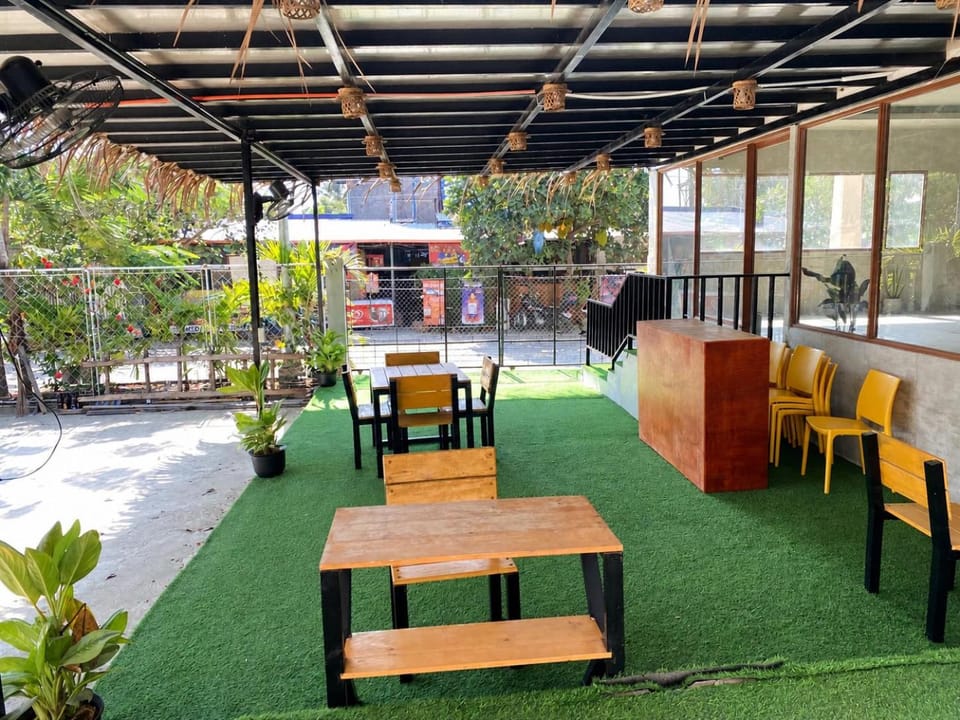 Day, Seating area