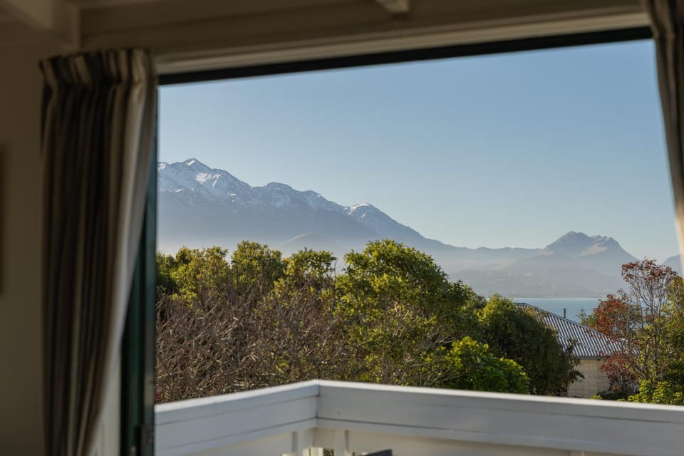 Mountain view, Sea view