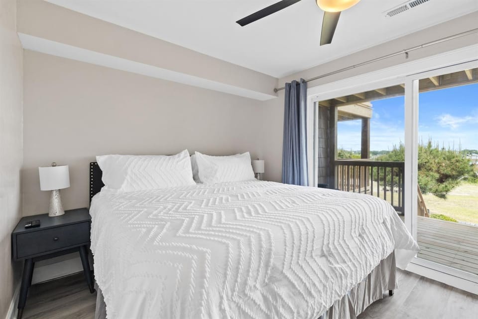 Trini Breeze Private Beach Access Sound Views Apartment in North Topsail Beach
