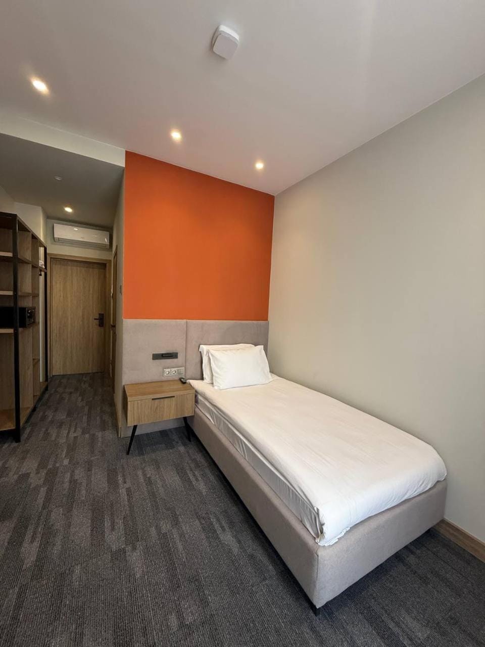 Bed, Bedroom, air conditioner
