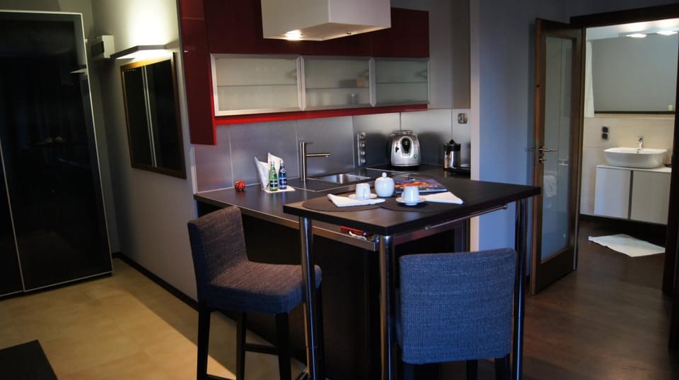 Coffee/tea facilities, Kitchen or kitchenette, Dining area