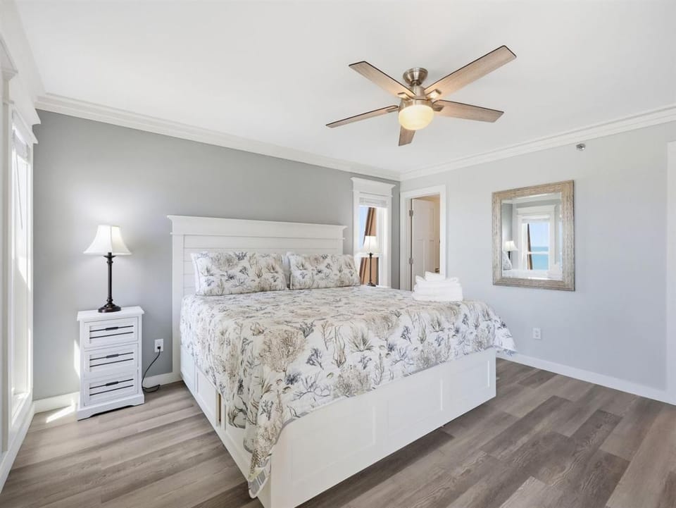 Kingfisher Oceanfront Condo w Pool & Elevator Apartment in North Topsail Beach