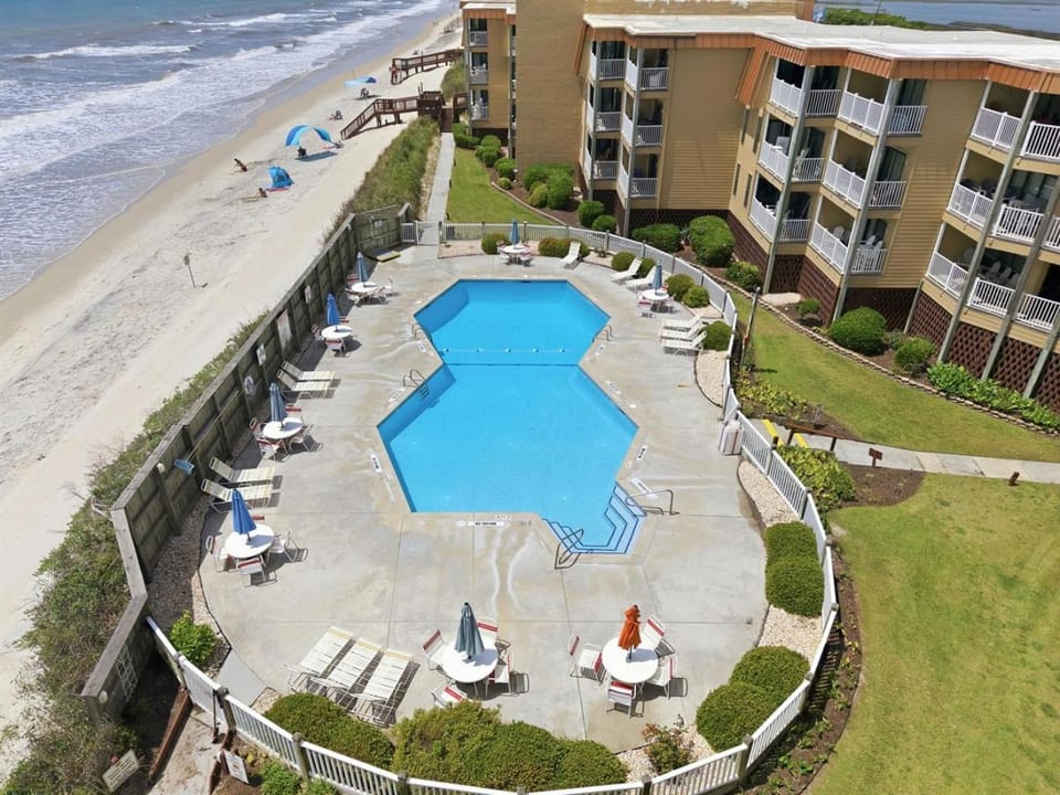 Kingfisher Oceanfront Condo w Pool & Elevator Apartment in North Topsail Beach
