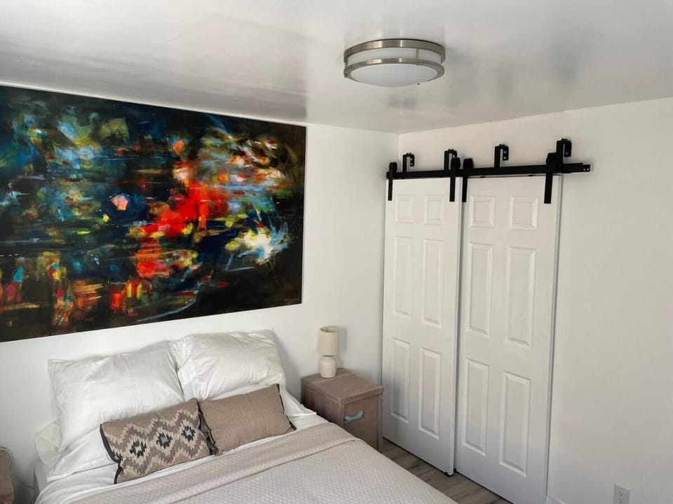 Adorable one bedroom guest house with parking House in Estrella Village