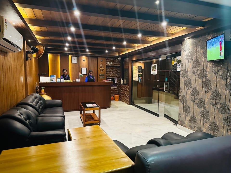 Communal lounge/ TV room