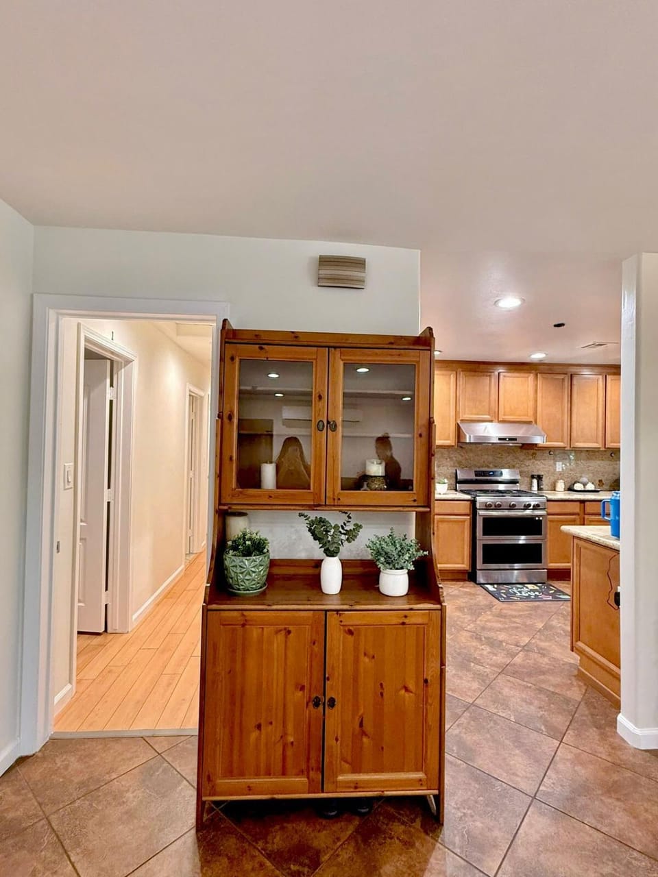 2Brs 2Ba 15 mins to DTLA Fast Tri-Band WiFi House in Monterey Park