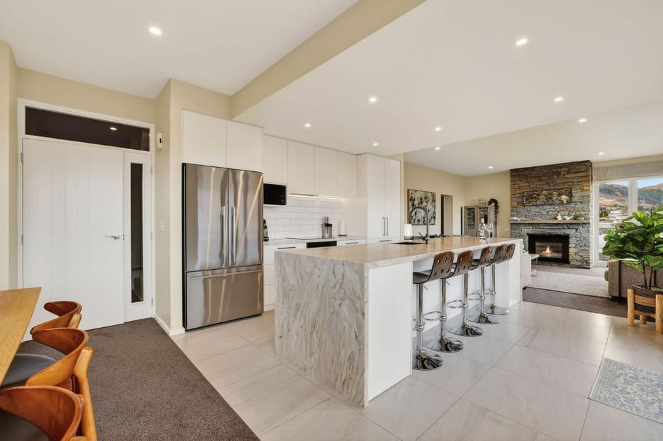 Alpine 75 Residence - Queenstown Hill 5 Bed House in Queenstown