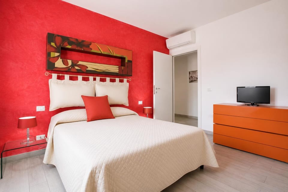 Bed, TV and multimedia, Photo of the whole room, Bedroom, air conditioner