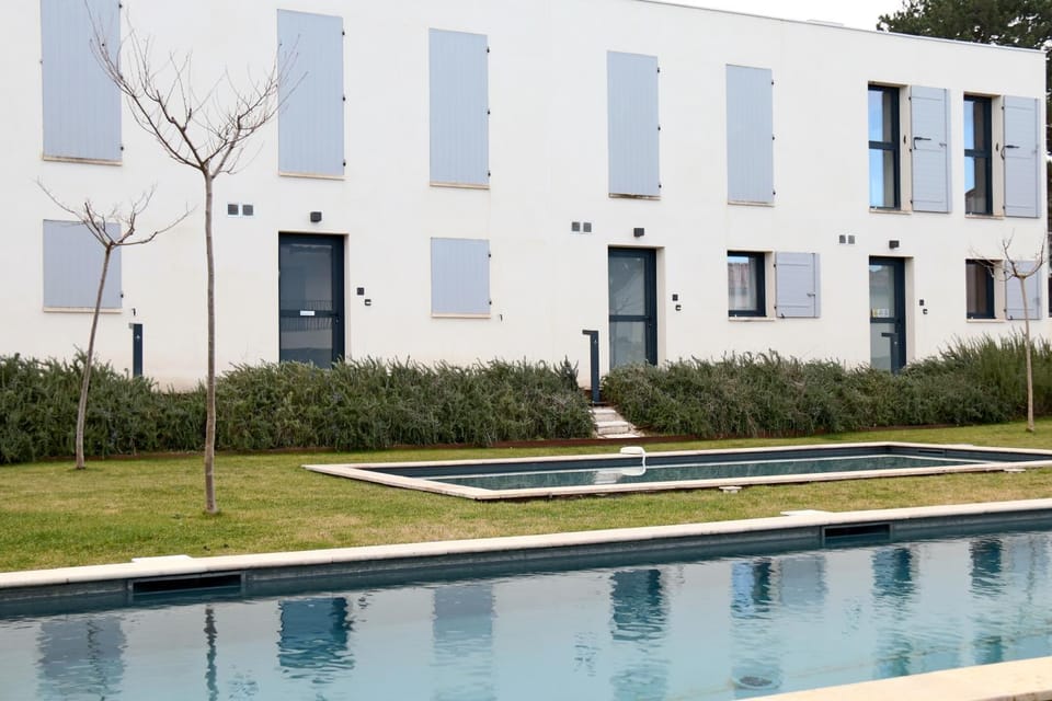 Property building, Garden, Garden view, Swimming pool