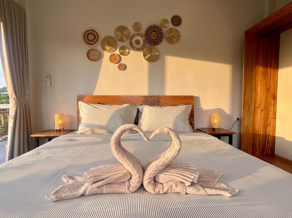Bed, Bedroom, towels