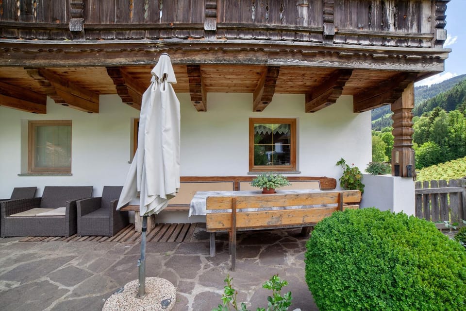 Property building, Balcony/Terrace, Living room