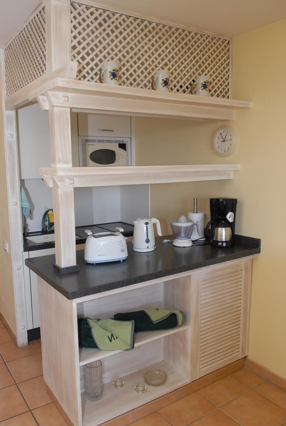 Coffee/tea facilities, Kitchen or kitchenette, minibar, stove, toaster