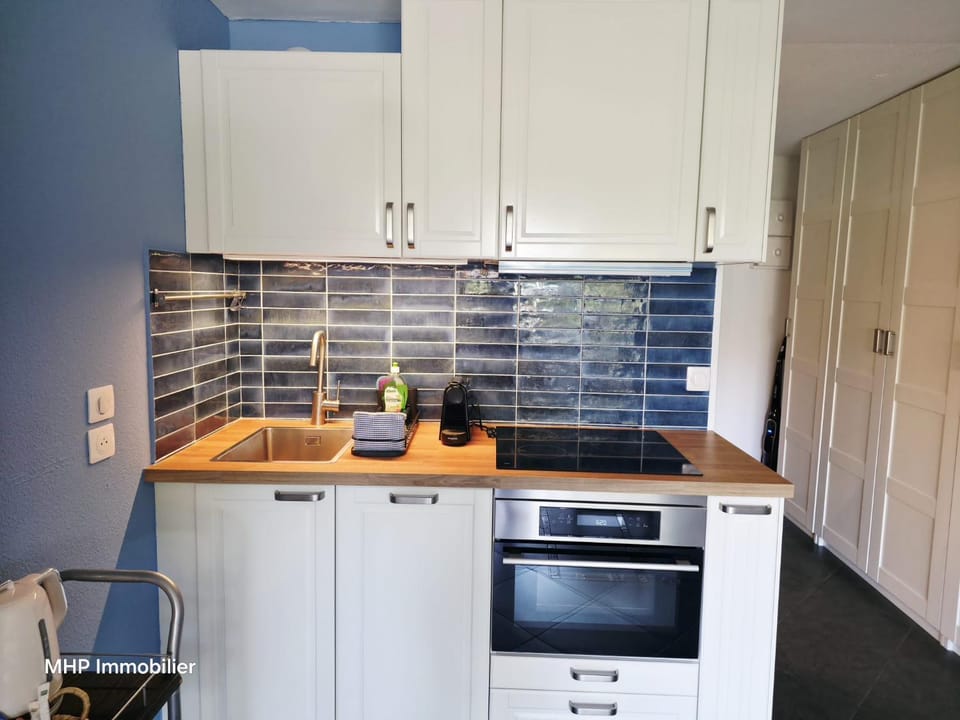 Kitchen or kitchenette, dishwasher, oven, stove, kitchen