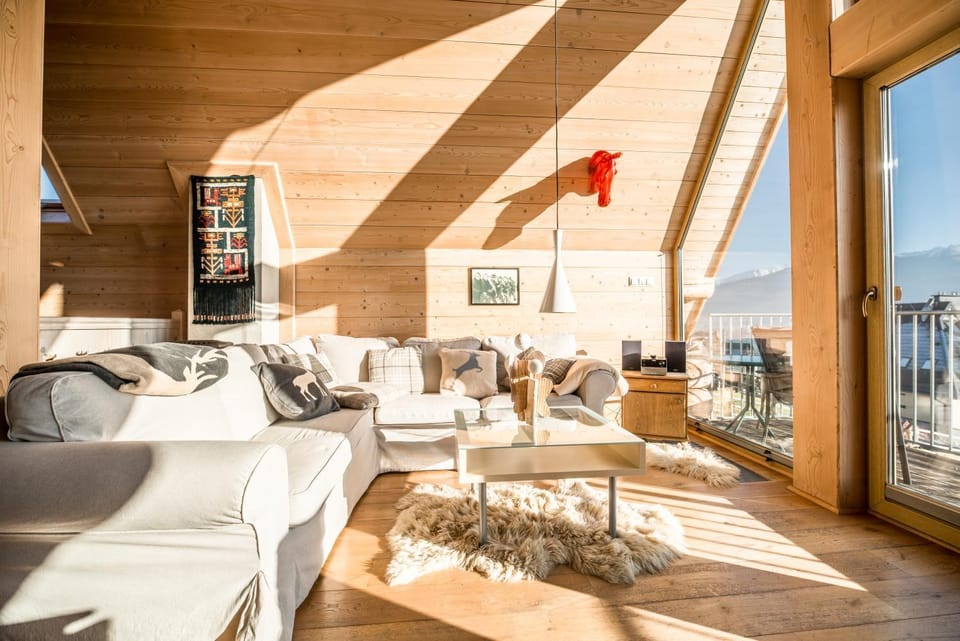 Living room, Photo of the whole room