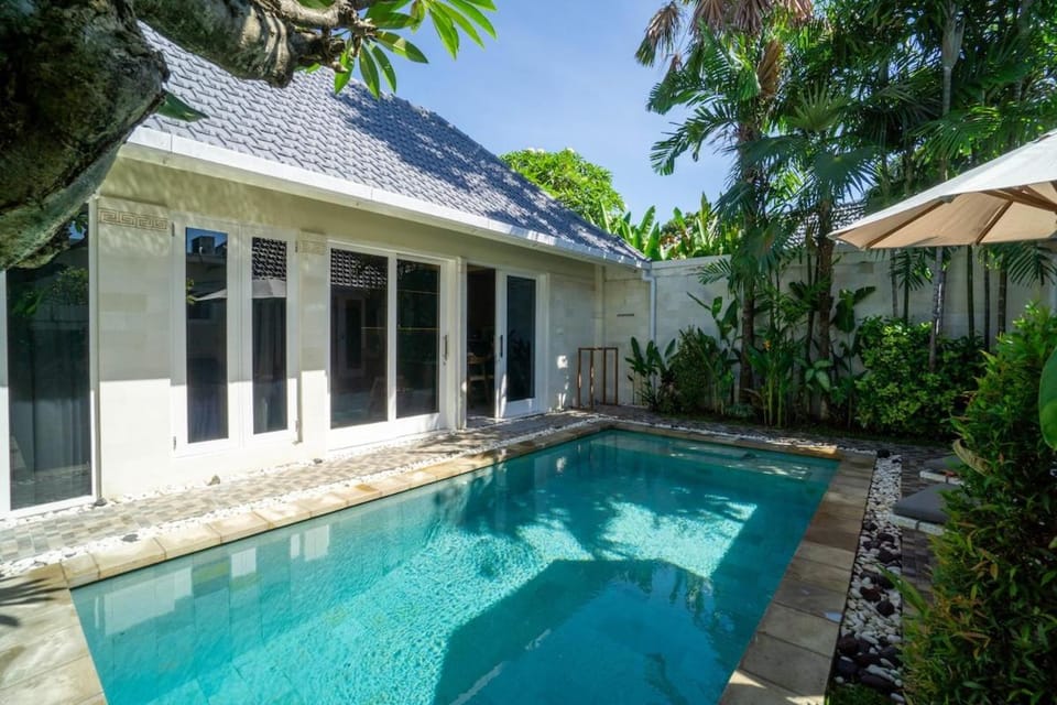 Waterlily Villa C - Beachside Villa with Private Pool Villa in Denpasar