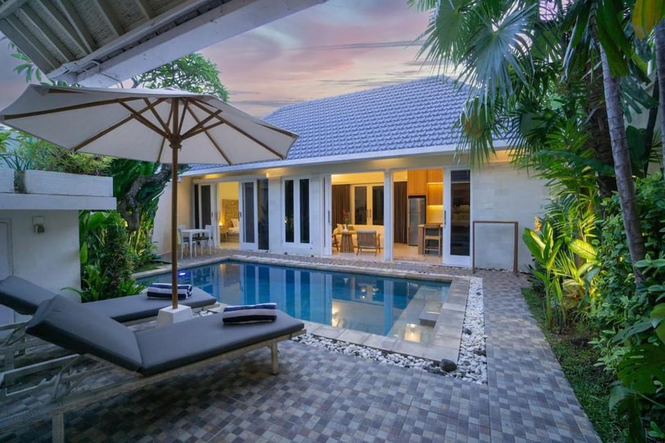 Waterlily Villa C - Beachside Villa with Private Pool Villa in Denpasar