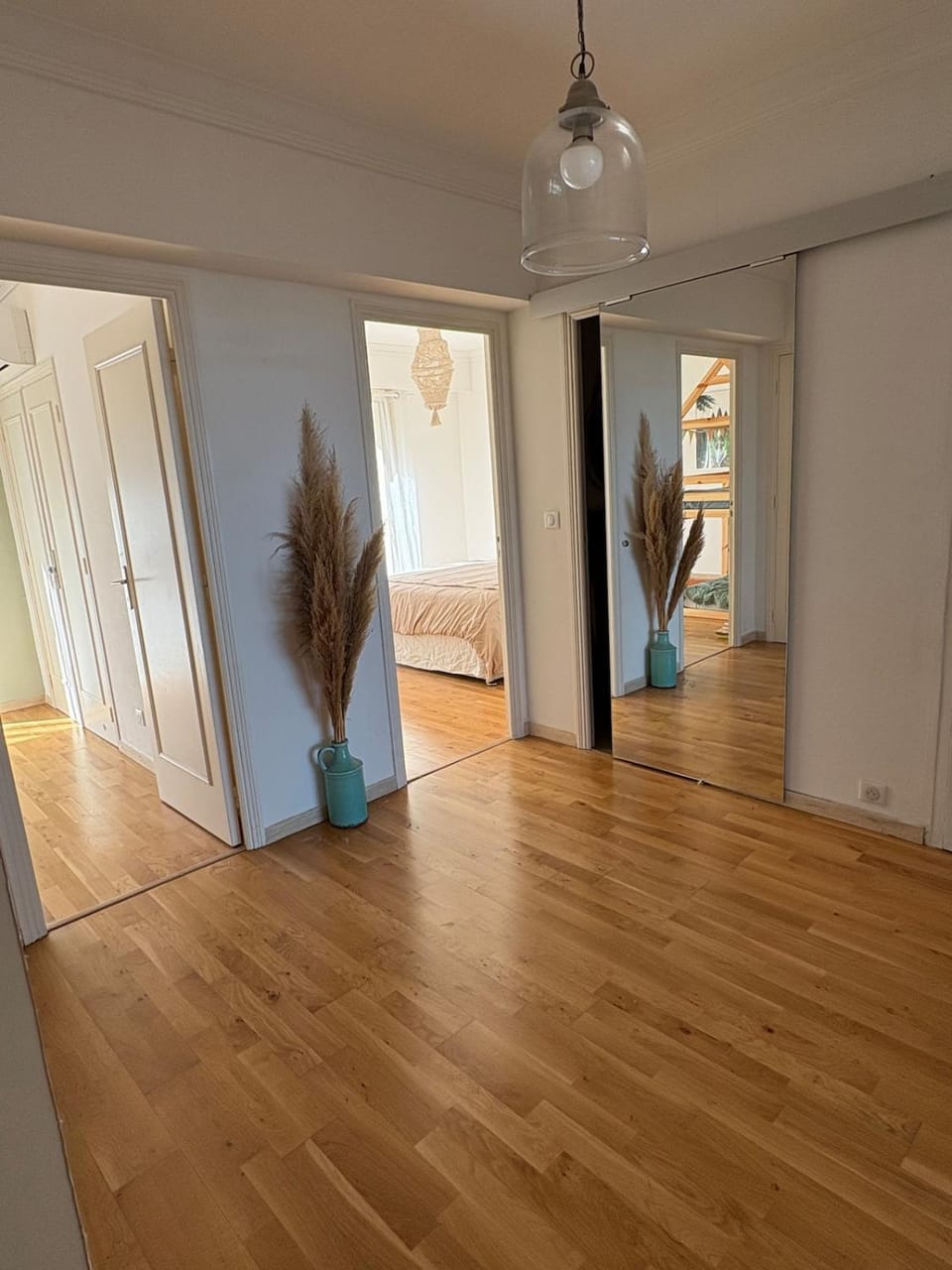 3BD with sea view, parking, pool, and close to beaches Apartment in Cagnes-sur-Mer