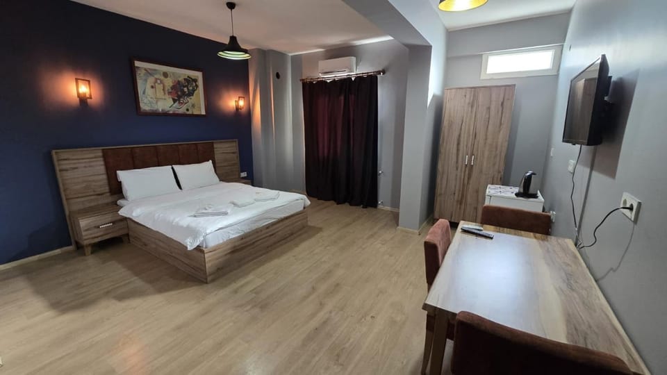 TV and multimedia, Photo of the whole room, Bedroom, towels, wardrobe, air conditioner