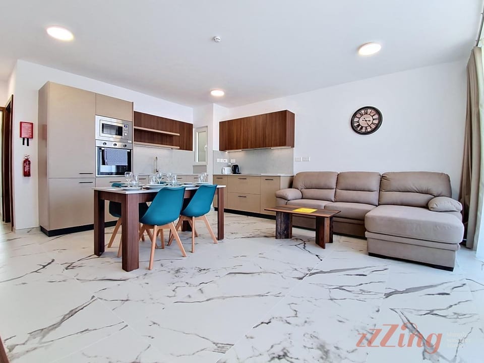 TV and multimedia, Living room, Seating area, oven