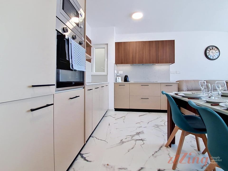 Kitchen or kitchenette, Dining area, dishwasher, oven