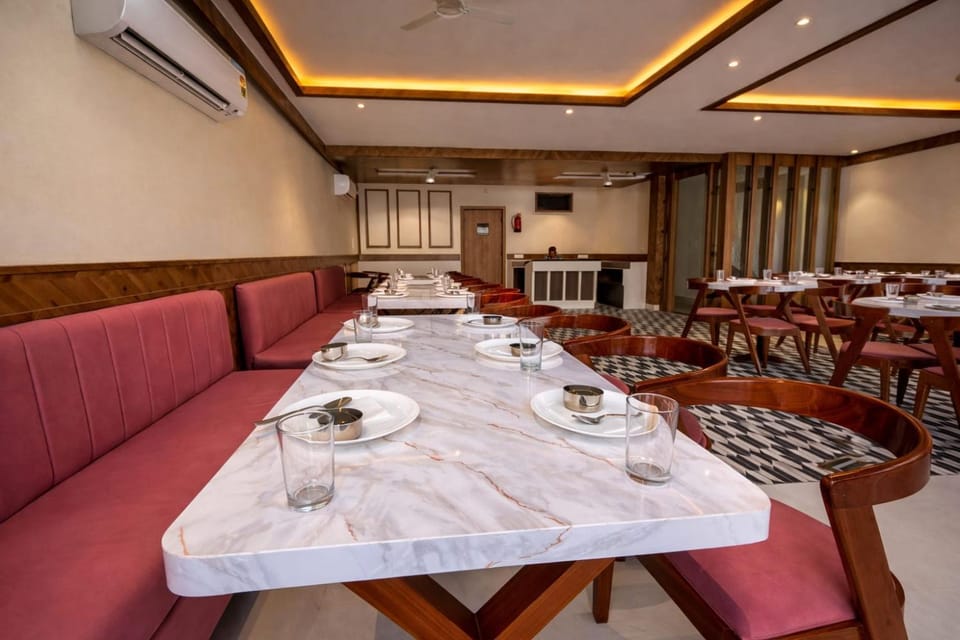 Restaurant/places to eat, Banquet/Function facilities