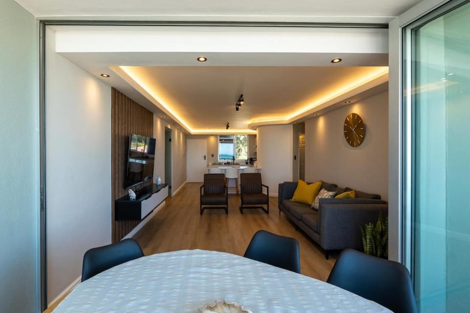 Ocean View Apartment - 204 Wavecrest Apartment in Cape Town
