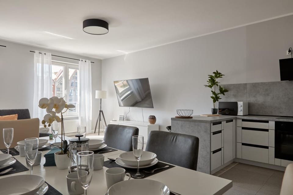 TV and multimedia, Kitchen or kitchenette, Living room, Dining area, oven, stove