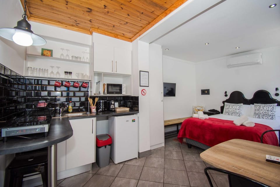9 On Hill Self Catering Flatlet House in Cape Town