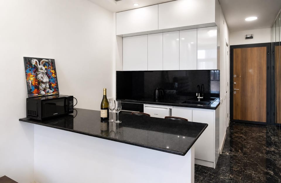 Kitchen or kitchenette, oven