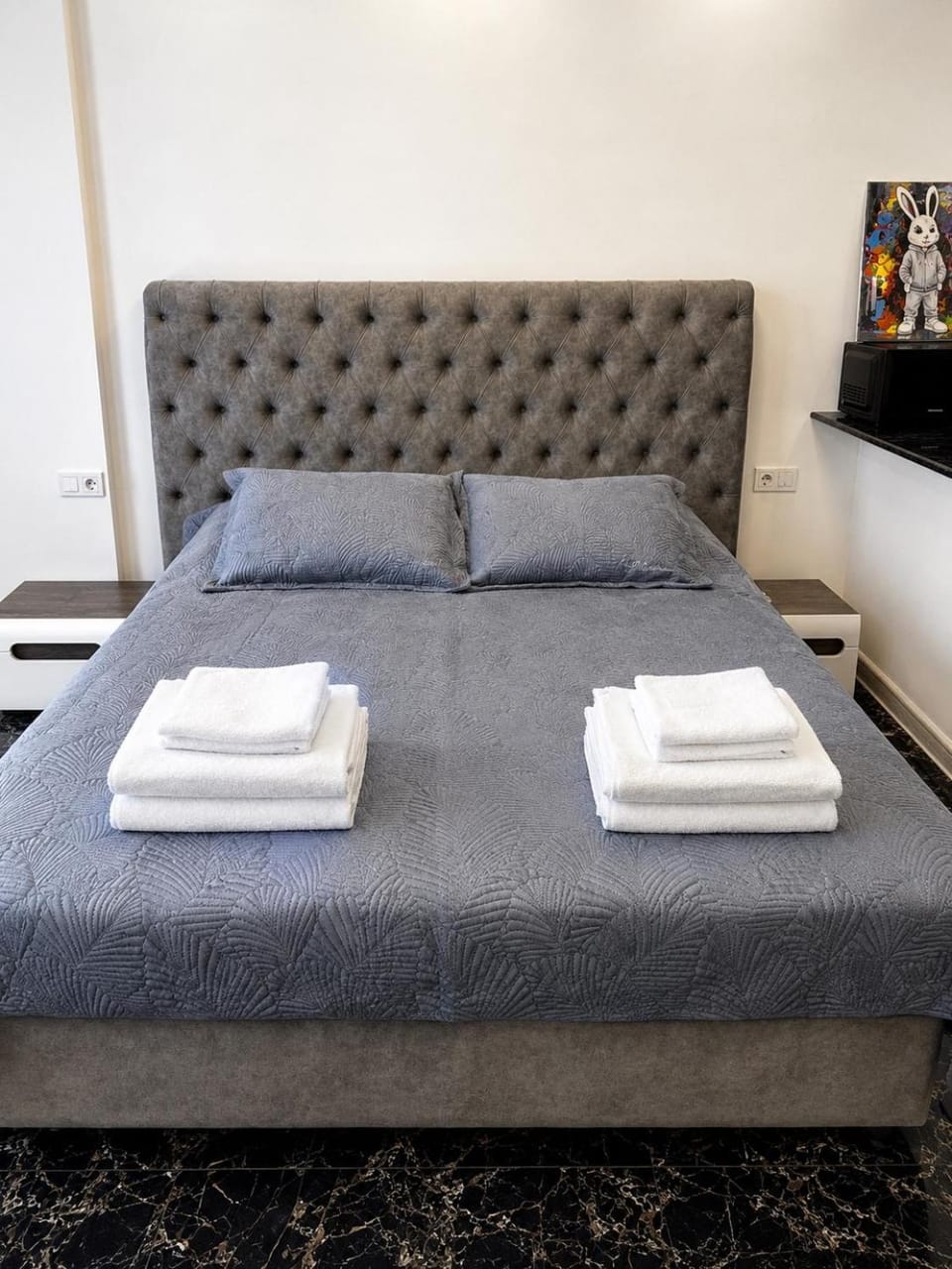 Bed, Bedroom, towels