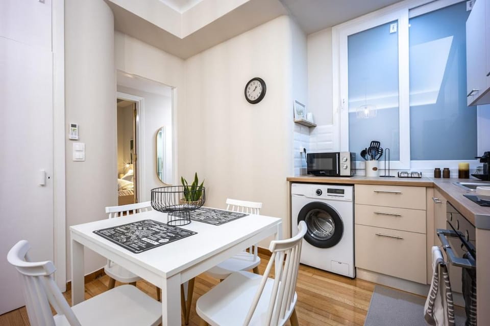 Nici - Quiet & Spacious 2BR Athens Apartment Apartment in Athens
