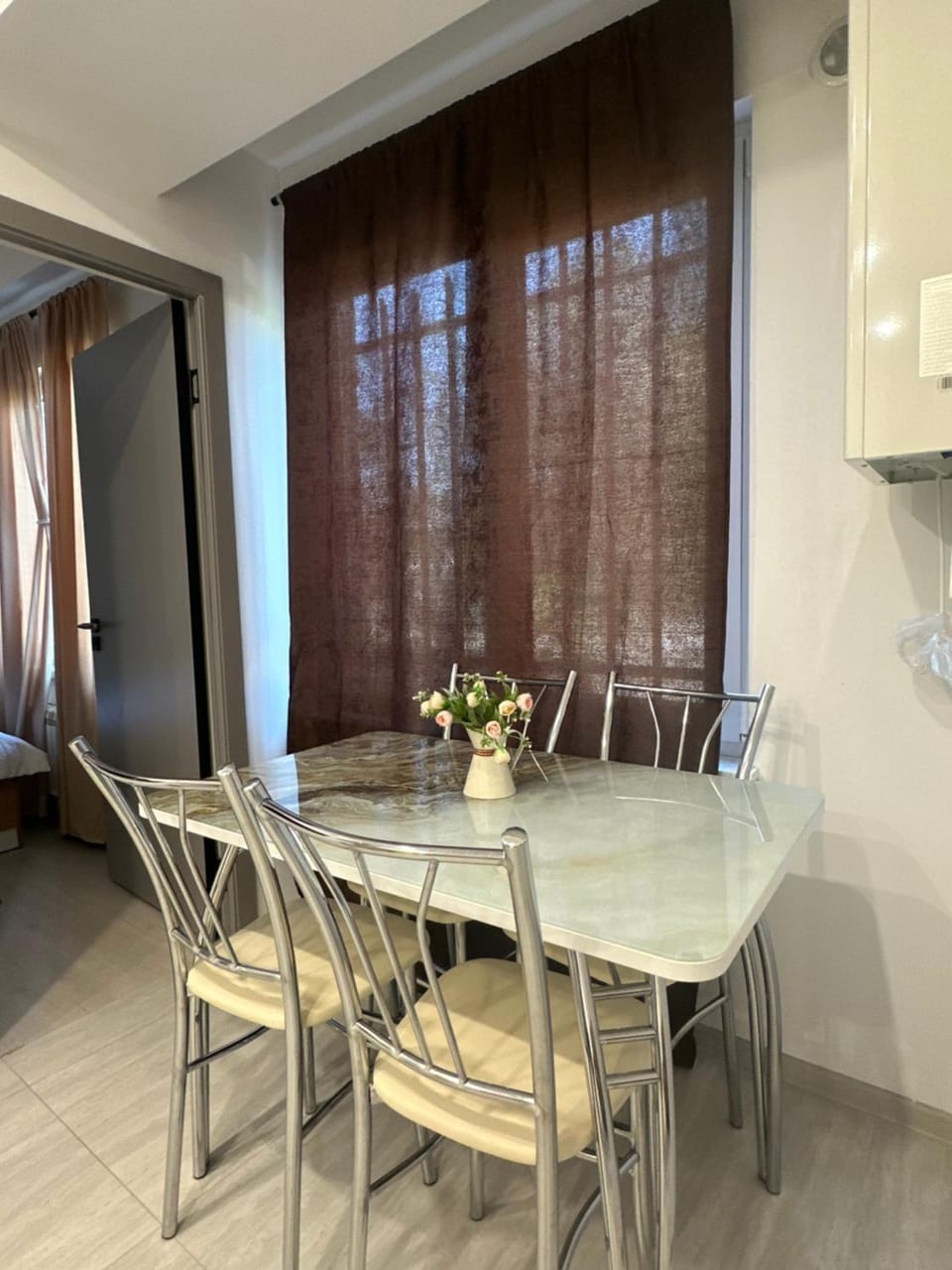Seating area, Dining area