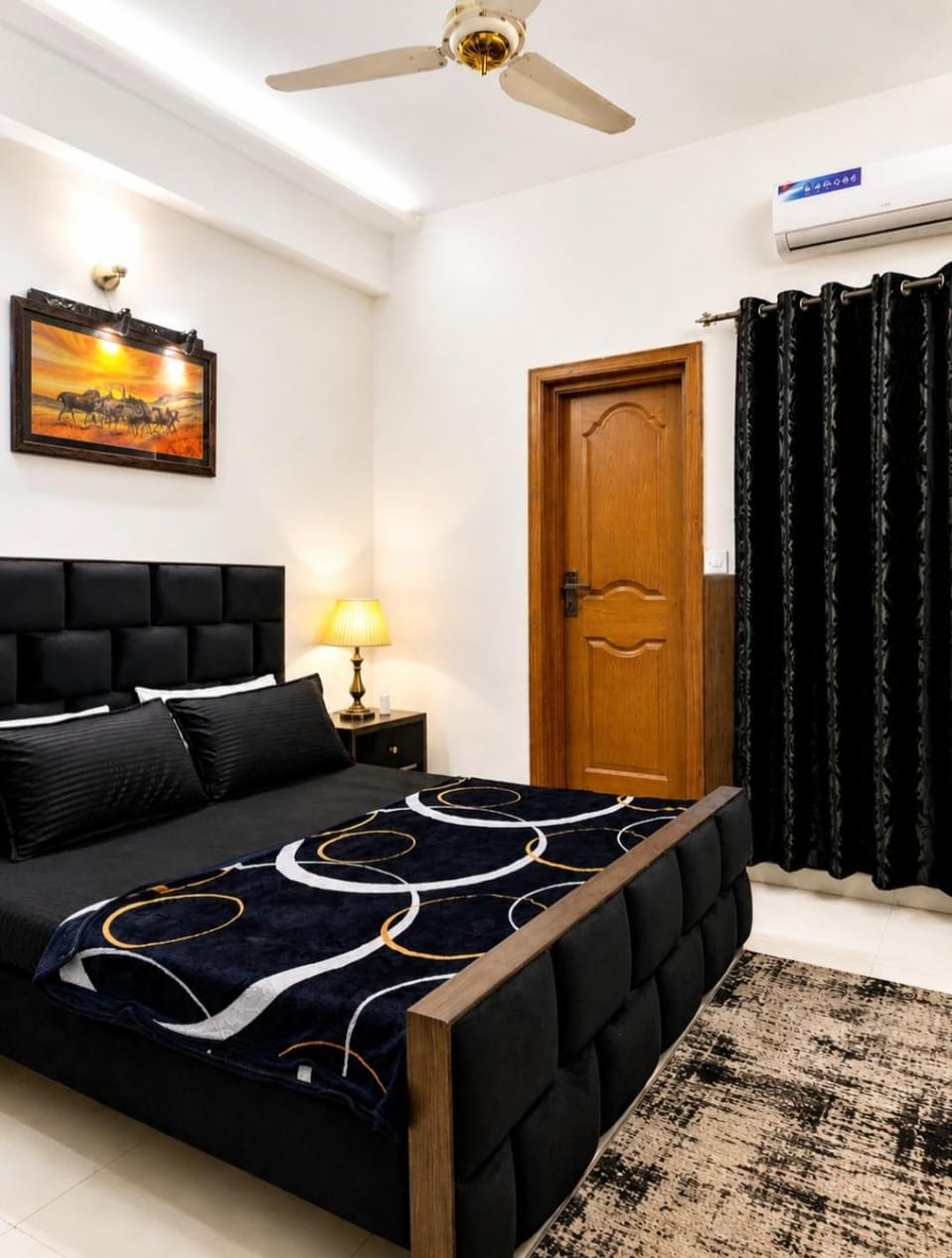 Bed, Living room, Photo of the whole room, Seating area, Bedroom, fireplace, wardrobe