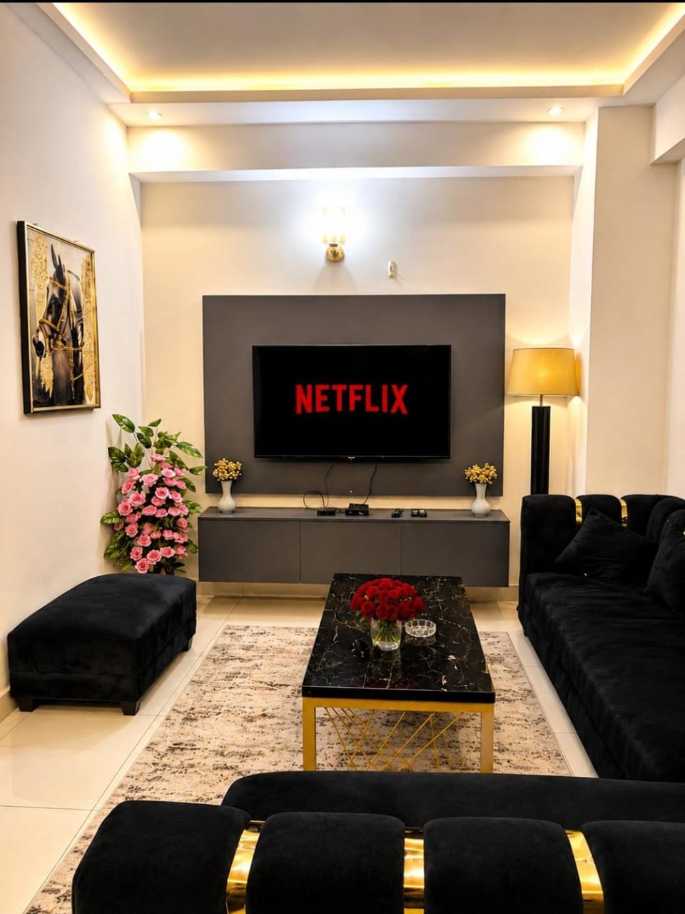 Communal lounge/ TV room, TV and multimedia, Living room, Seating area, Evening entertainment