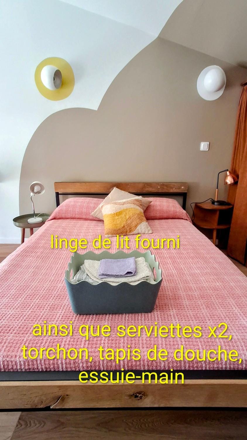 Bedroom, towels
