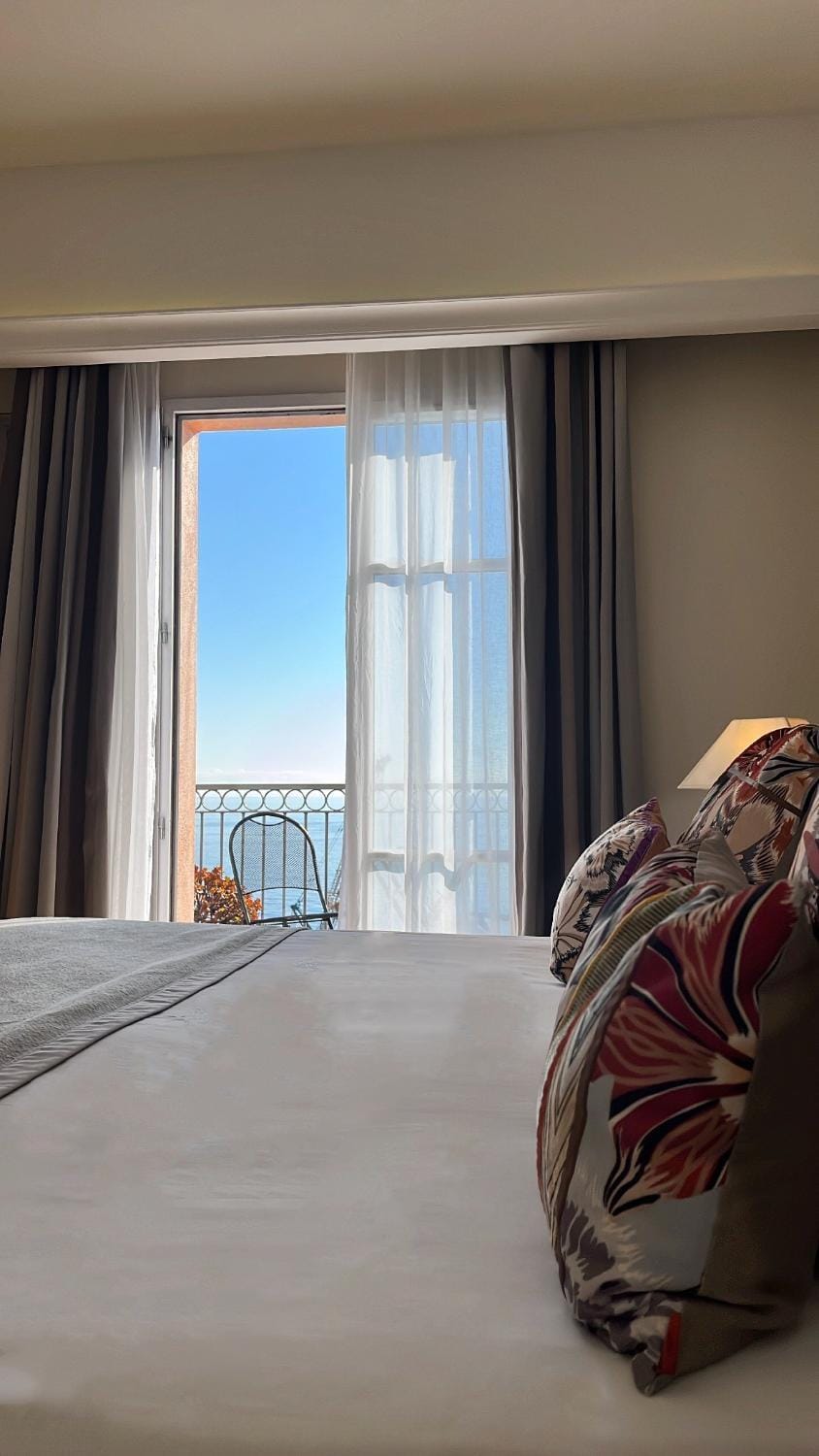 Bed, Balcony/Terrace, Bedroom, Sea view