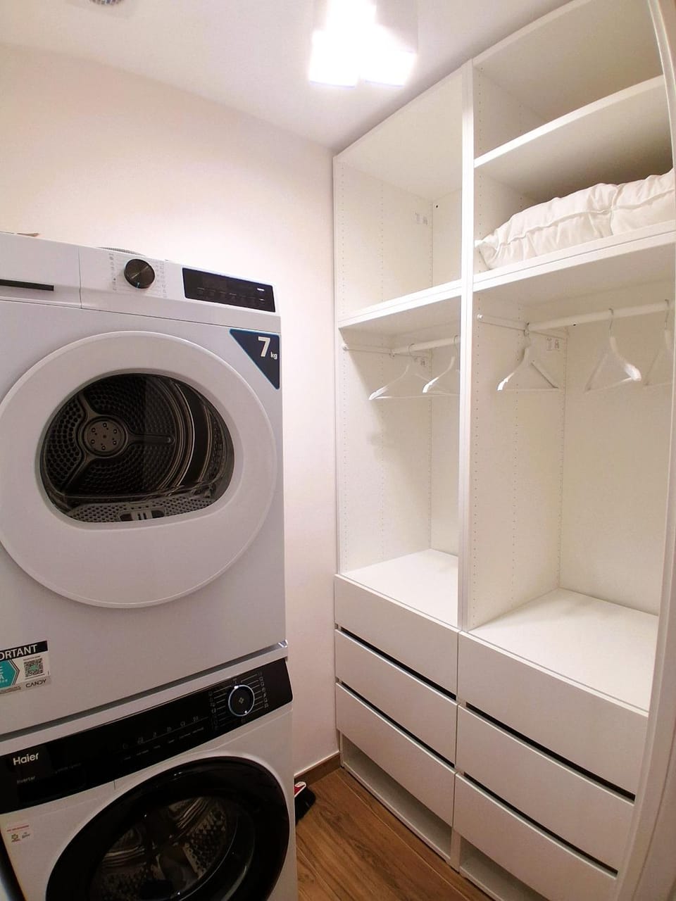 locker, wardrobe