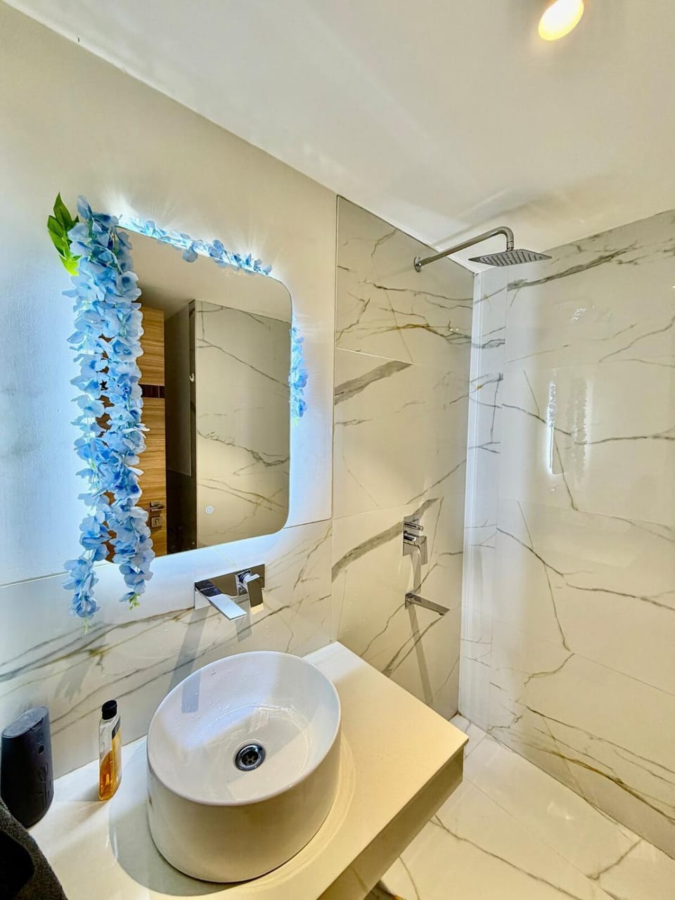 Cloud 10- Luxe Duplex Loft Studio Apartment in Gurugram