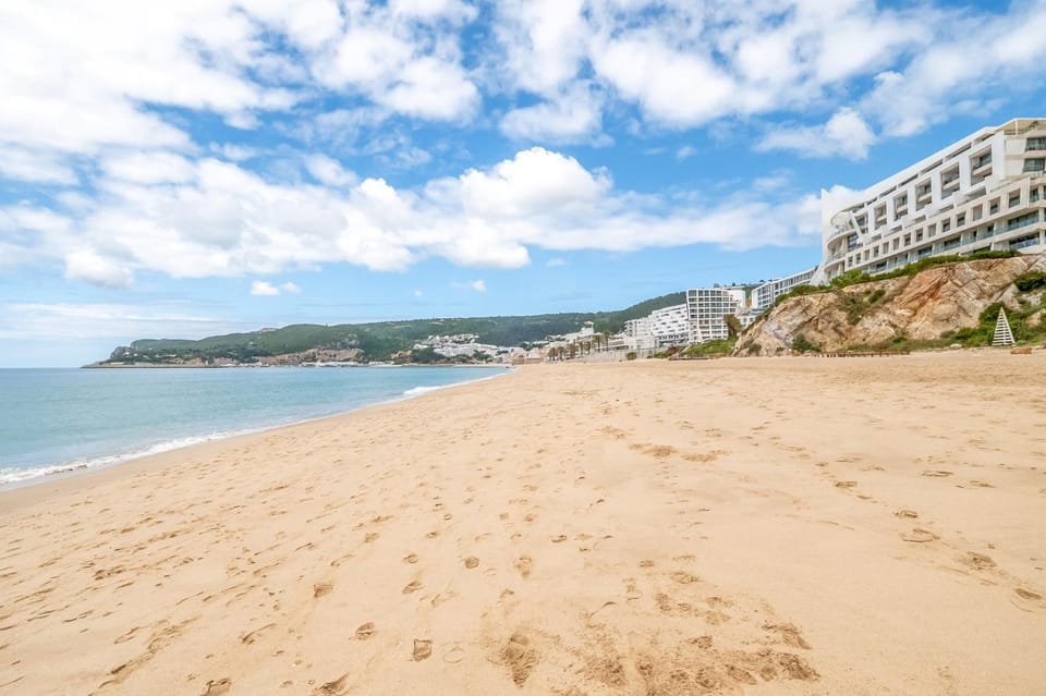 GuestReady - Beachfront Studio Apartment in Sesimbra