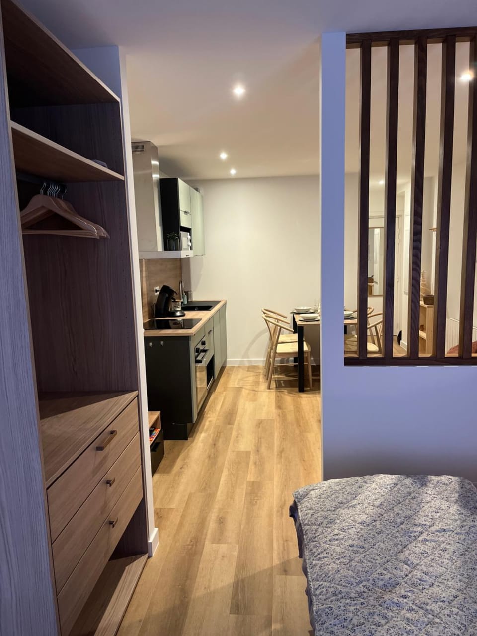 Kitchen or kitchenette, Seating area, Bedroom